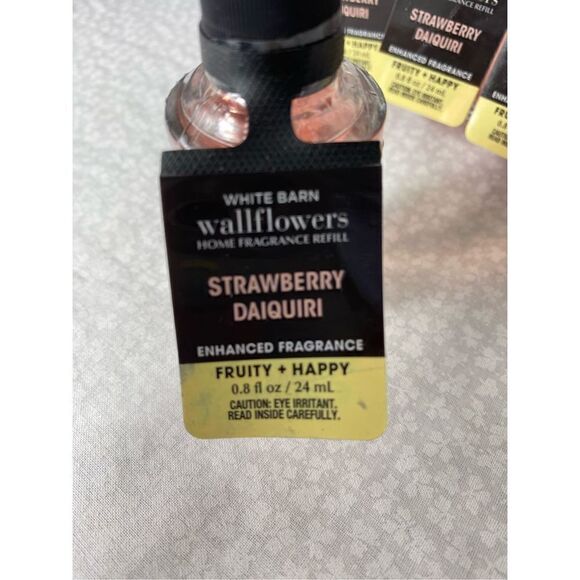 Bath and Body Works BUNNY Wallflower and 4 STRAWBERRY DAIQUIRI Refills - Picture 5 of 10